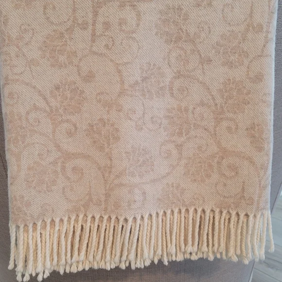 Wool Throw Blanket, Jacquard Design, 100% Virgin Wool, Size 55"x70" - Picture 5 of 11